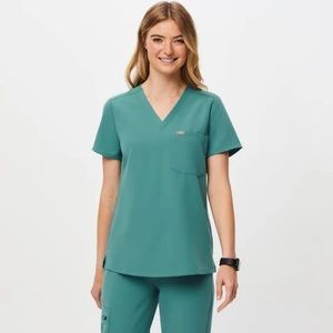 Figs one pocket scrub top - Size M - Color Cactus